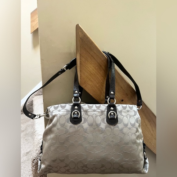 Coach Like New Condition - Picture 4 of 7